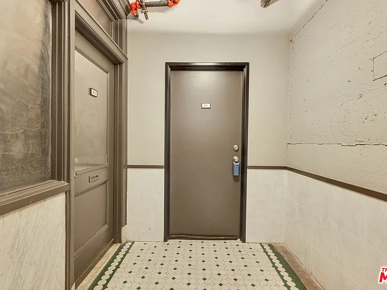 215 W 7th St #811 — Photo 26
