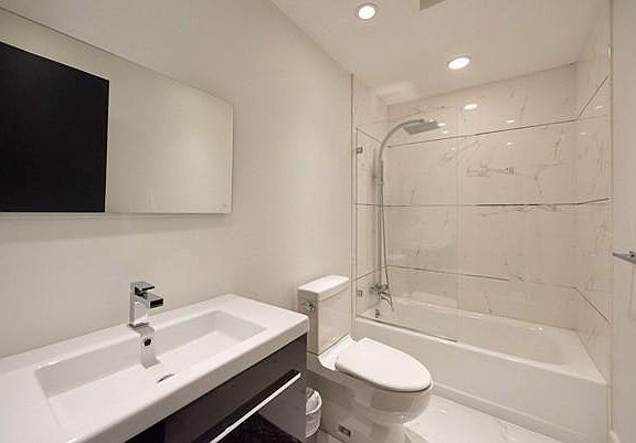 Comfortable High-End Bathroom