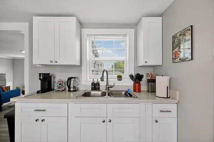 1401 Collier St — Photo 10