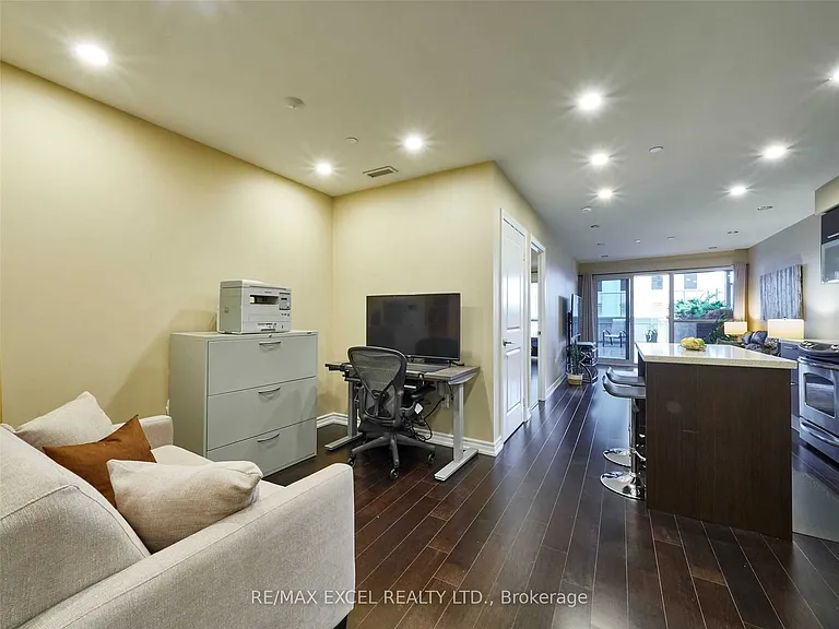 386 Yonge St #503 — Photo 10