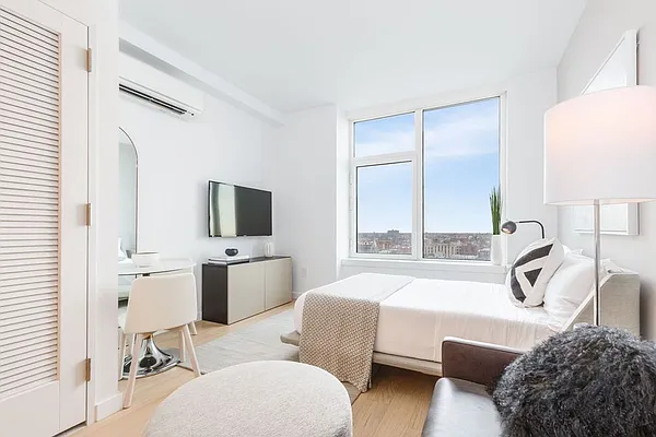 Rented by The Moinian Group | media 31