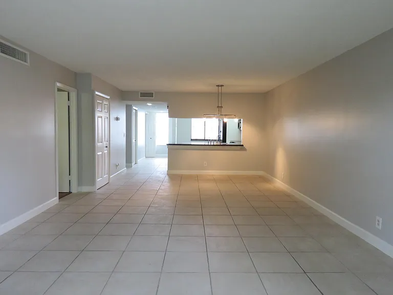 193 Lakeview Dr #205 — Photo 1