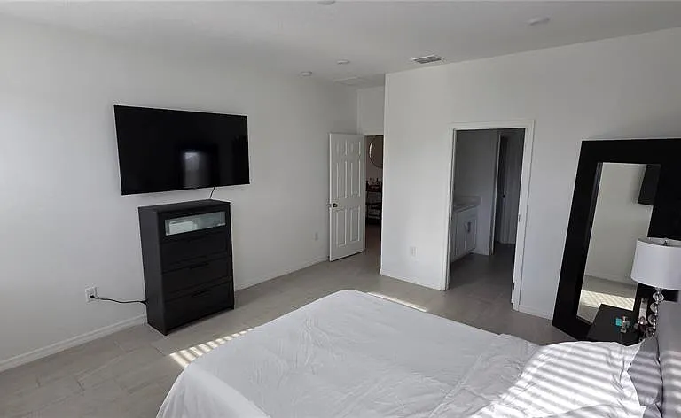 2062 Suwannee Banks St — Photo 9