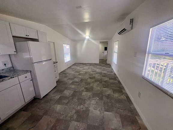 4th image of 1157 S Christiana Ave