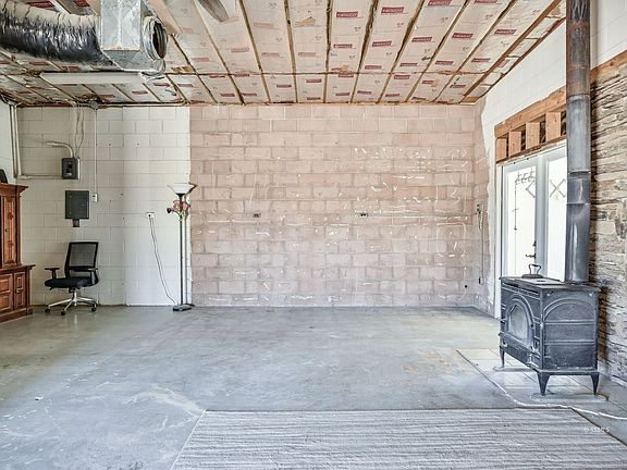 3rd image of 1572 N Calvert Blvd