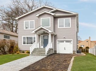 116 Bedford Ave, Merrick, NY 11566