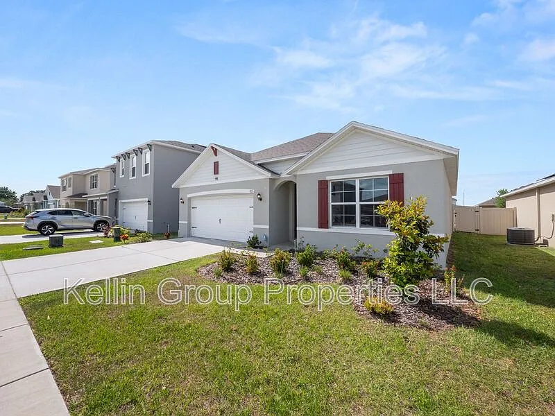 4 bed, 2.0 bath, 1867 sqft, $2,100 — Photo 3