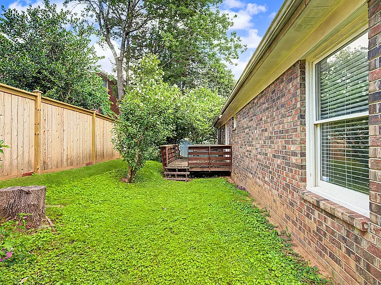 816 Carlisle Ct N — Photo 35