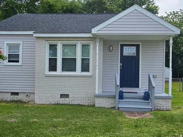 607 E Sabiston Drive, Swansboro, NC 28584