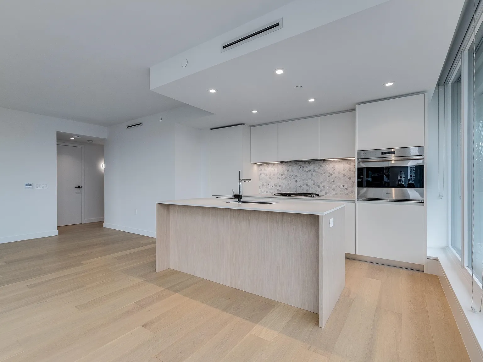 2 bed, 953 sqft, $4,300 — Photo 3