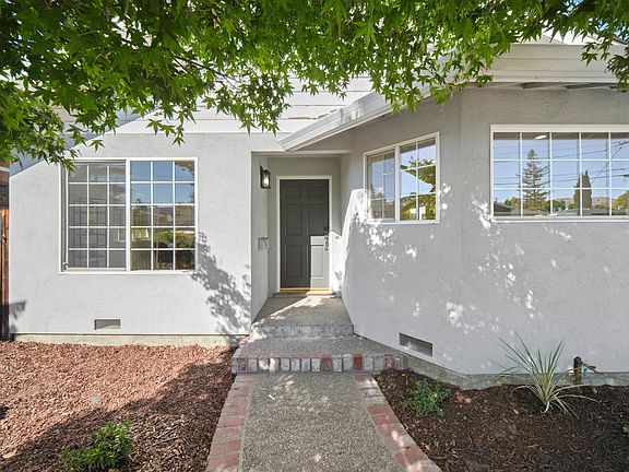 3rd image of 41519 Erma Ave