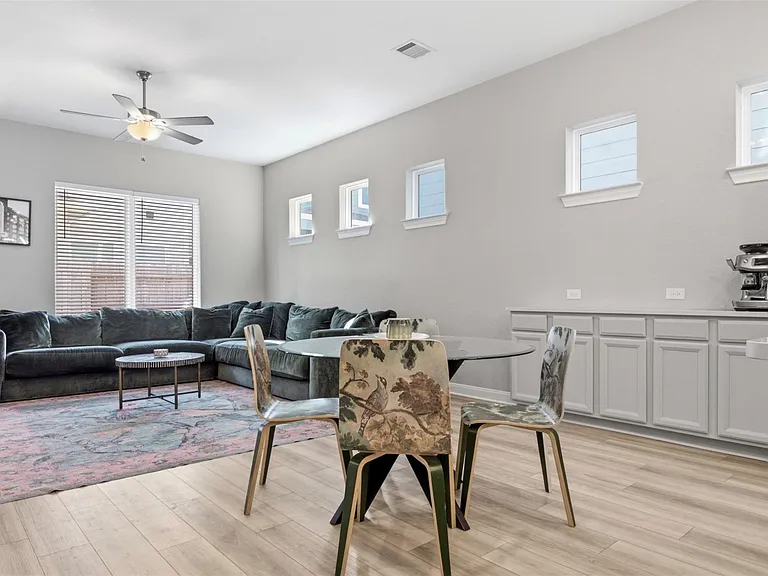 2419 Driftwood Trl — Photo 10
