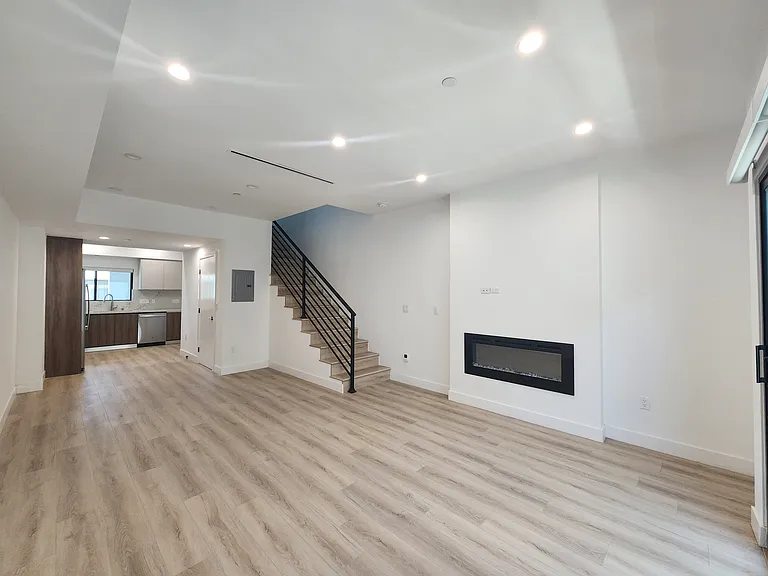 6061 Fulton Ave #4 — Photo 6