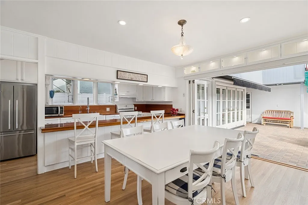 4 bed, 3.0 bath, 2014 sqft, $10,750 — Photo 3