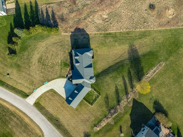 10914 Doves Point, Brighton, MI 48114
