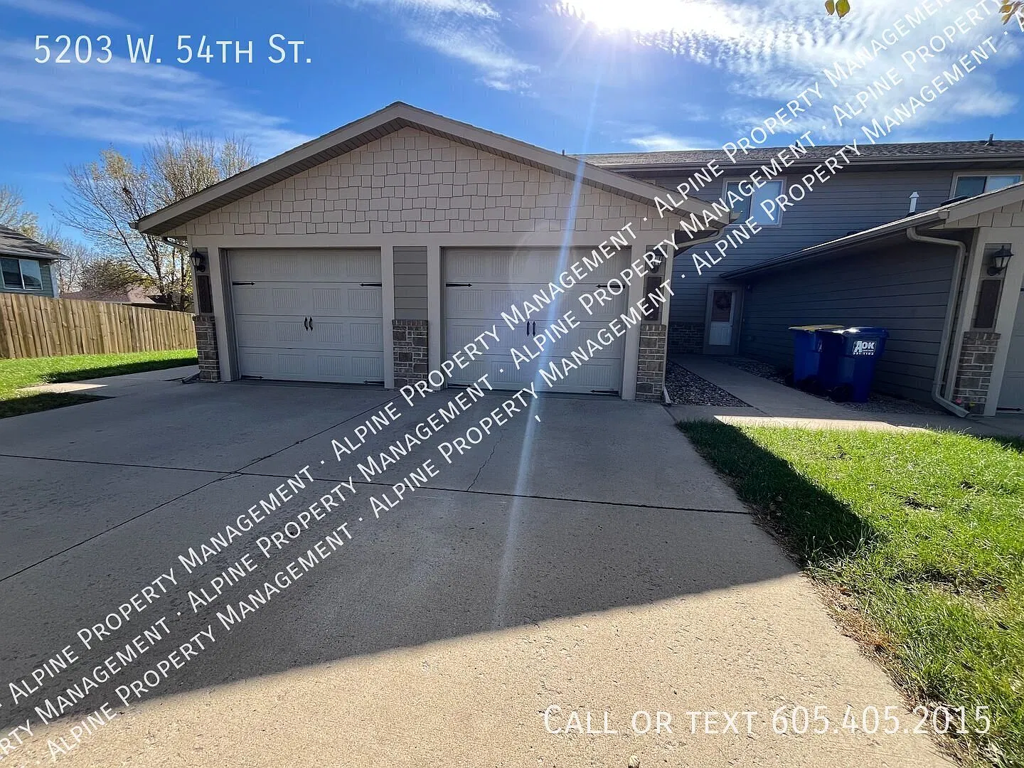 2 Bed/1.5 Bath Townhome with in unit laundry For Rent!! — Photo 1