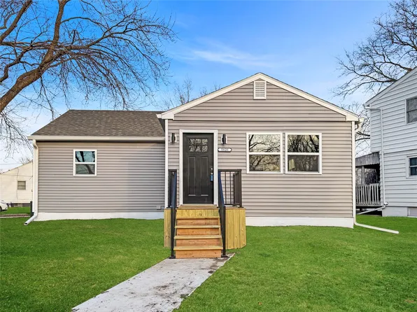 5820 Francis Ave, Des Moines, IA 50322