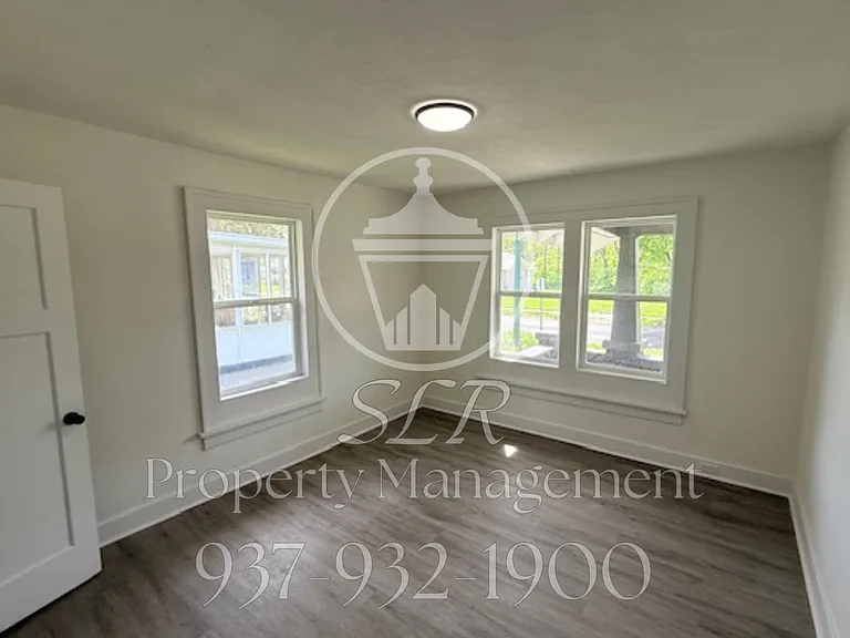 3925 Hoover Ave — Photo 6