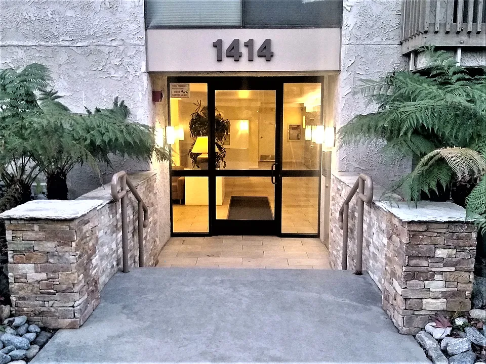 1414 Greenfield Apartments