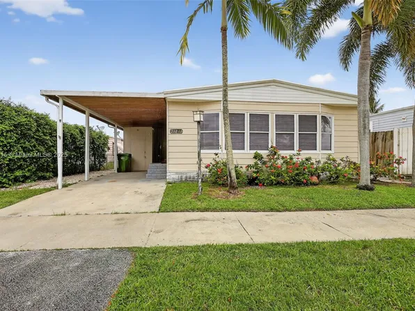 21831 S Heritage Cir, Pembroke Pines, FL 33029