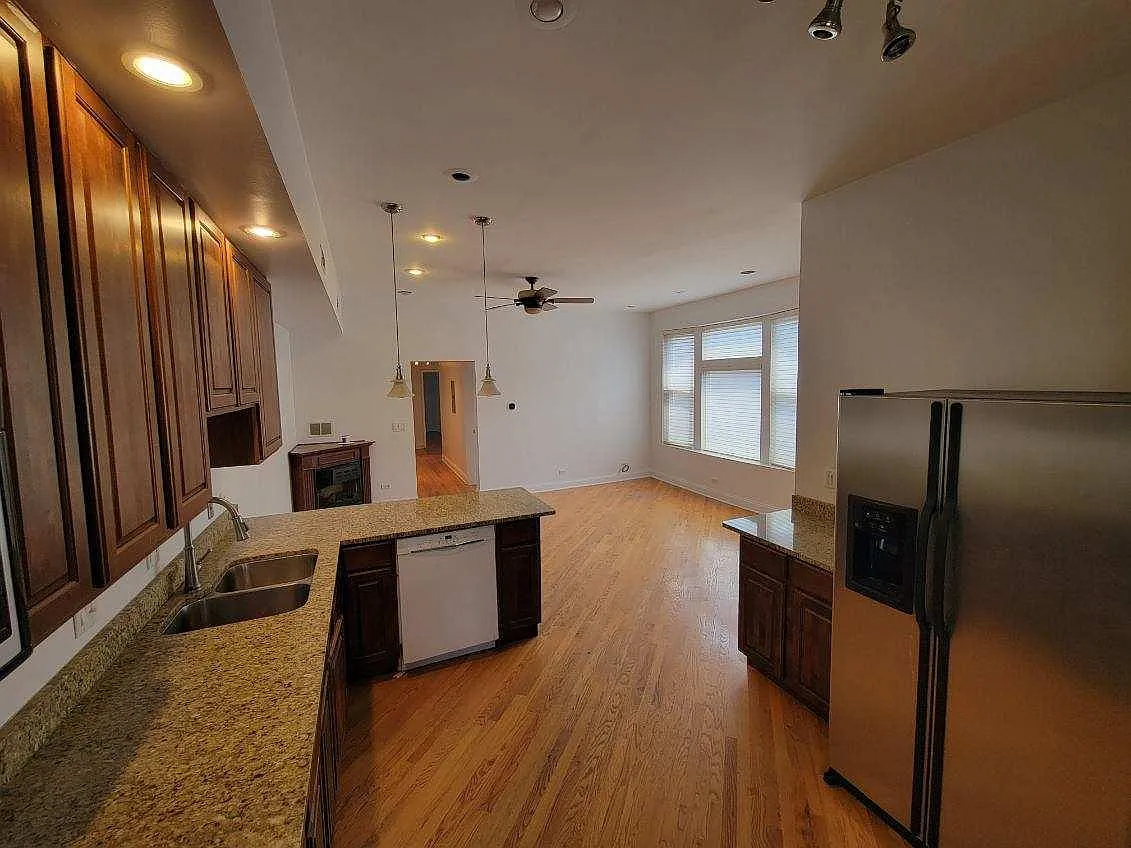 3 bed, 1450 sqft, $2,498 — Photo 4