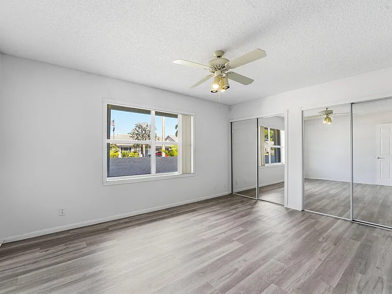 9284 Laurel Green Dr — Photo 27