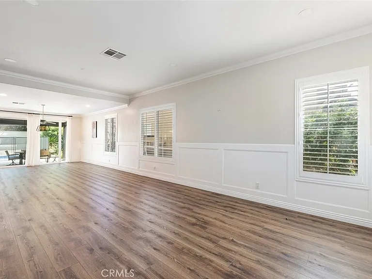 15736 Home Ct — Photo 9