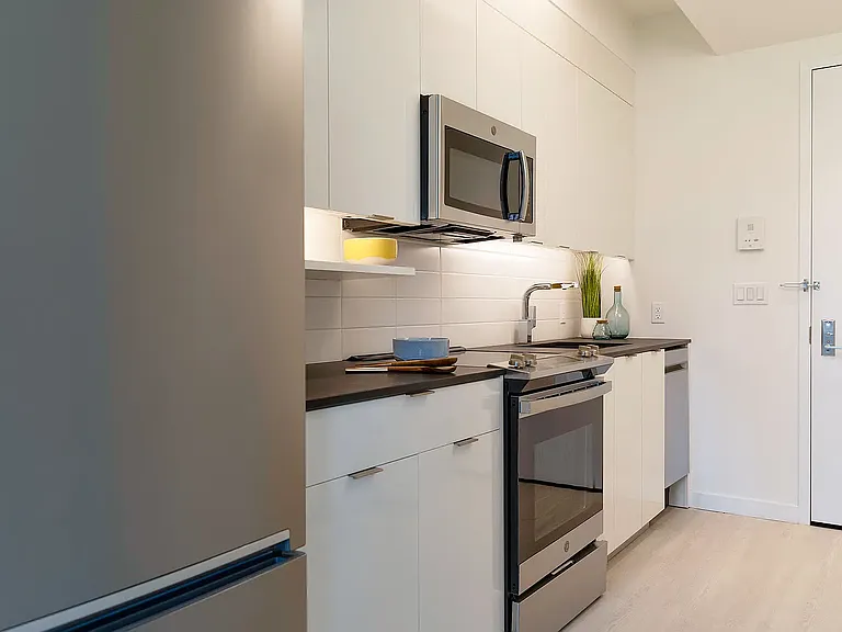 22 Chapel St #12H — Photo 3