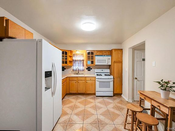 4th image of 14 Cleaves Avenue