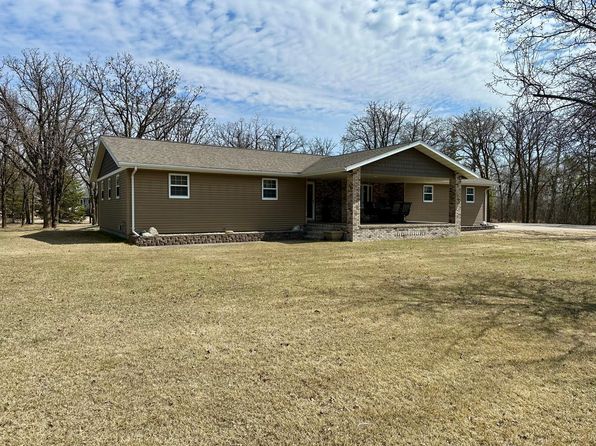 102 Colony Dr S, Karlstad, MN 56732