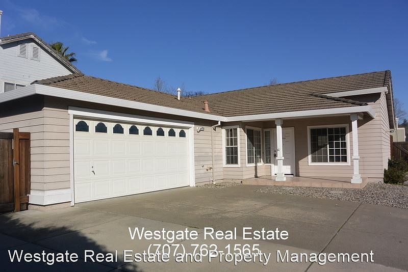 1st image of 1758 Stone Creek Dr