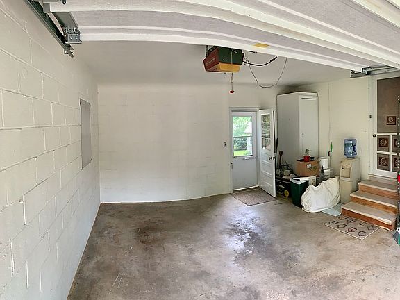 One car garage 