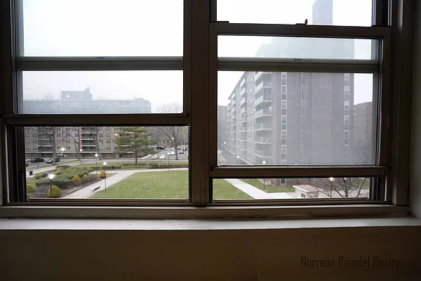 Rented by Norman Raindel, LREB | media 17