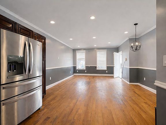 3rd image of 1094 Blake Ave Floor 2