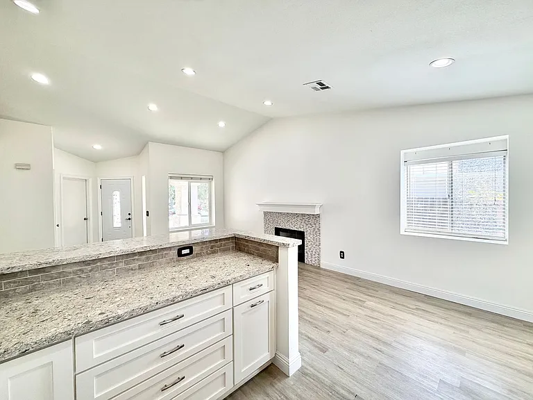 39721 Rustic Glen Dr — Photo 12