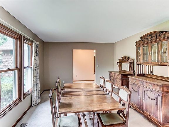 3rd image of 3946 Walnut Grove Ln