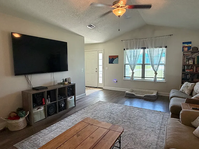 2046 Alhambra St — Photo 4