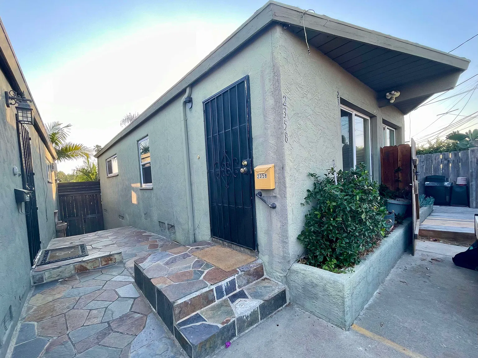 2 bed, 750 sqft, $3,300 — Photo 1
