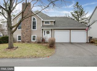 8917 Knollwood Dr, Eden Prairie, MN 55347