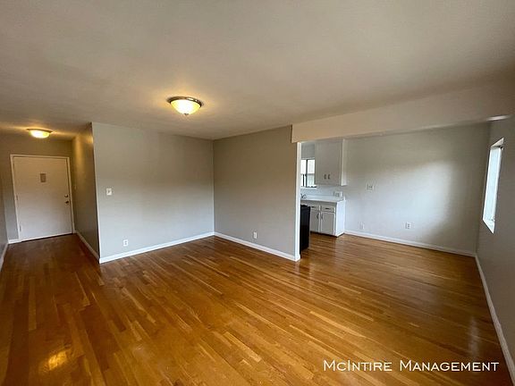 5th image of 3920 Kentucky Dr APT 2