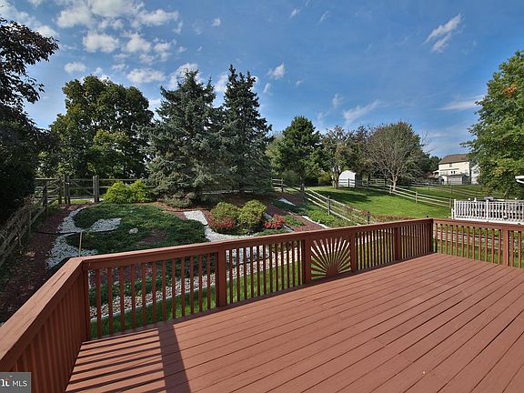 2nd image of 717 Queen Rd