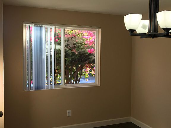 Dining room window with a picturesque view 