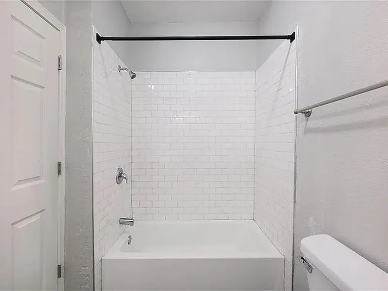 619 Kiowa St — Photo 3