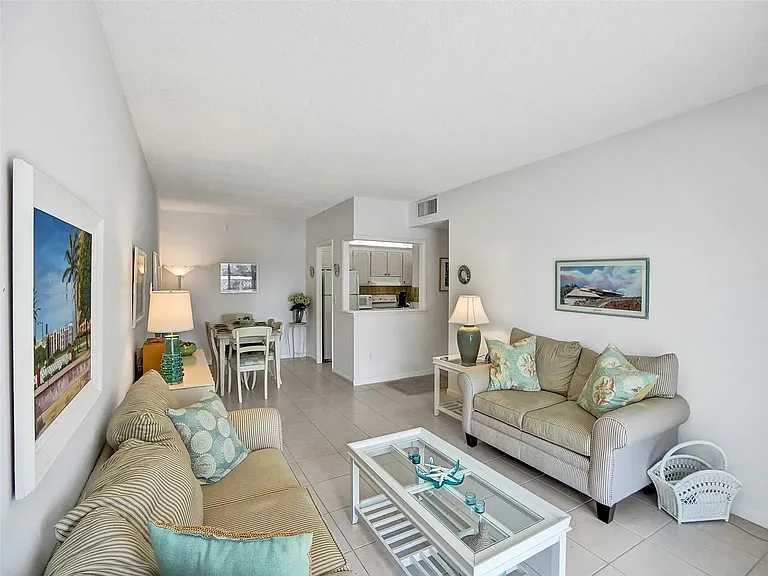 400 N Riverside Dr — Photo 6