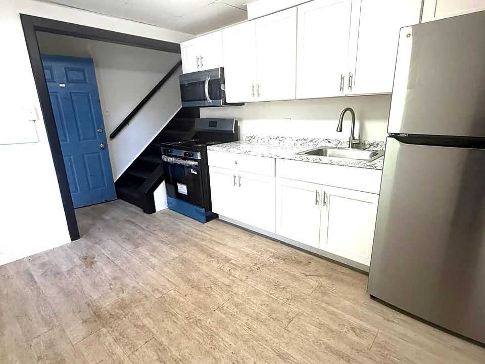 565 W Main St #5