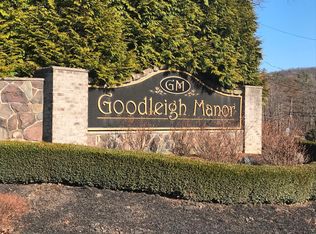 52 Scenicview Dr, Dallas, PA 18612