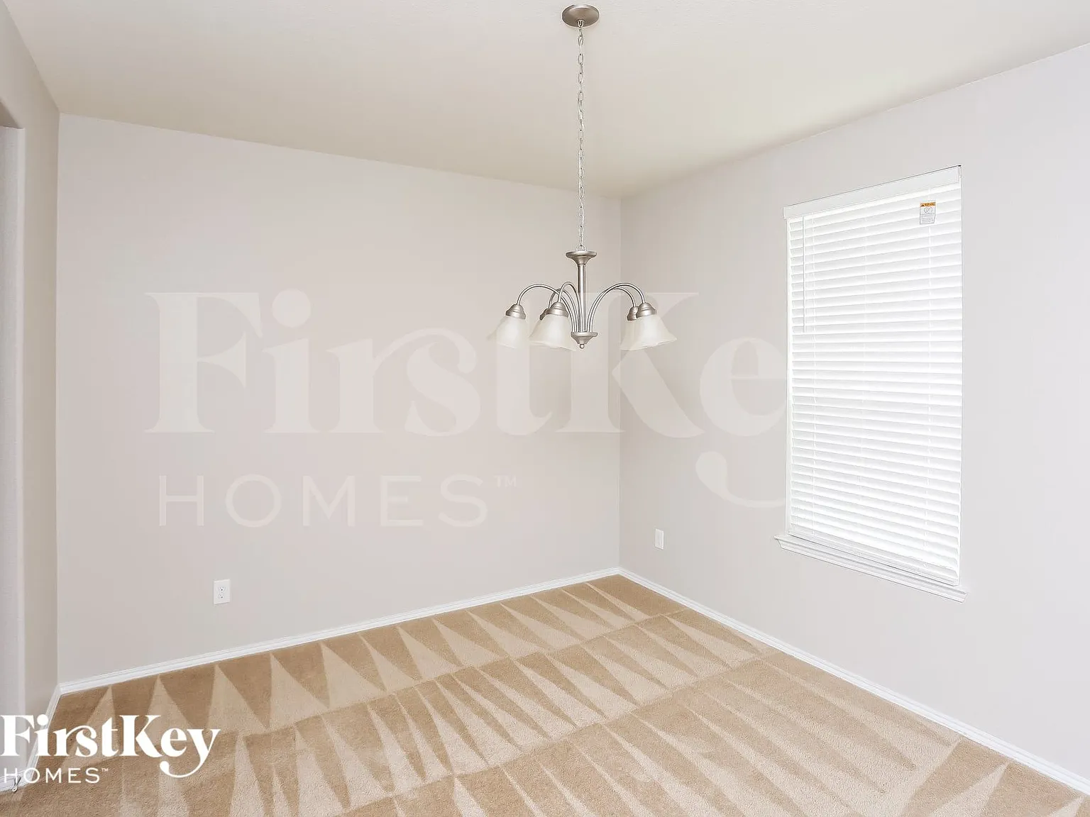 4 bed, 2.5 bath, 2399 sqft, $2,990 — Photo 3