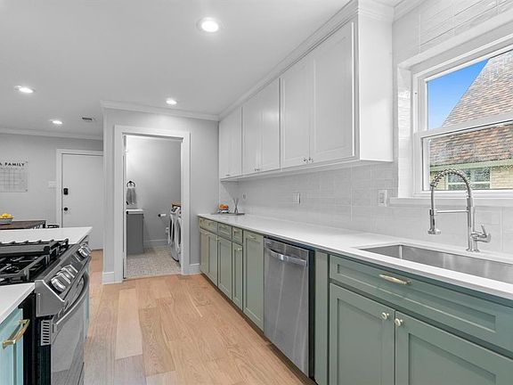 5th image of 9908 Larchbrook Dr