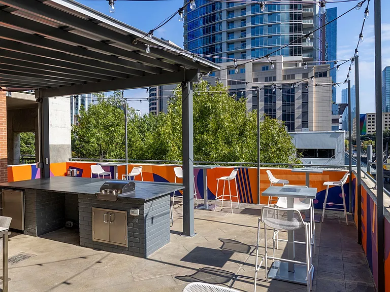 Downtown_amenity_grill station
