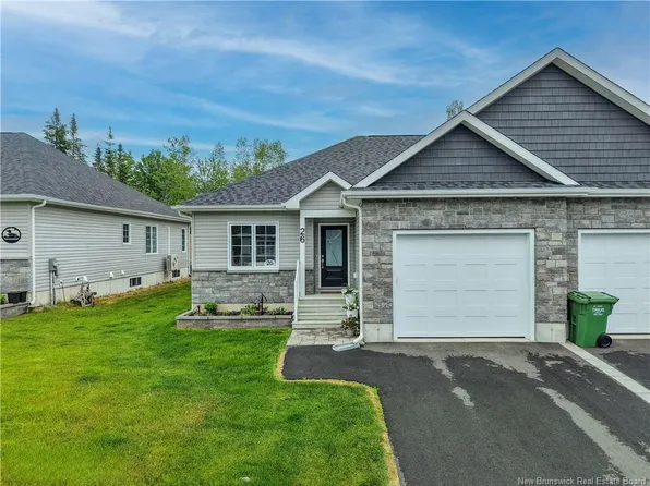26 Leavery St, Fredericton, NB E3G 0L8